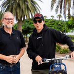 260919 FOTO El concejal de Movilidad José Eduardo Ramírez y el exciclista Joseba Beloki